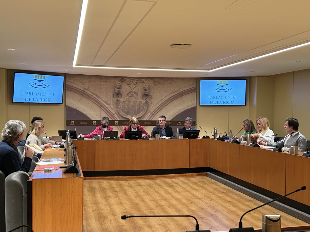 Ponencia Oscar Pérez en el Parlamento de La Rioja uso de nuevas tecnologías adolescentes